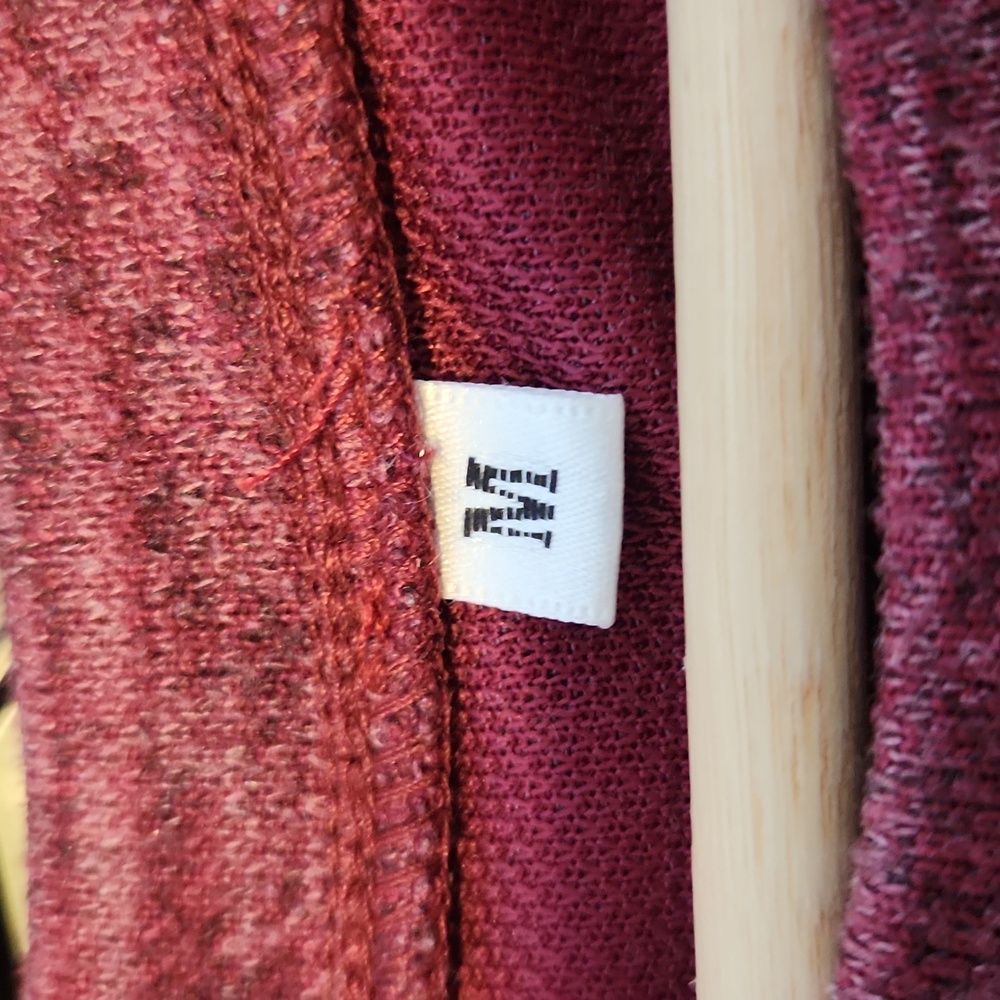 Maroon puffed sleeve top - Picture 8 of 8